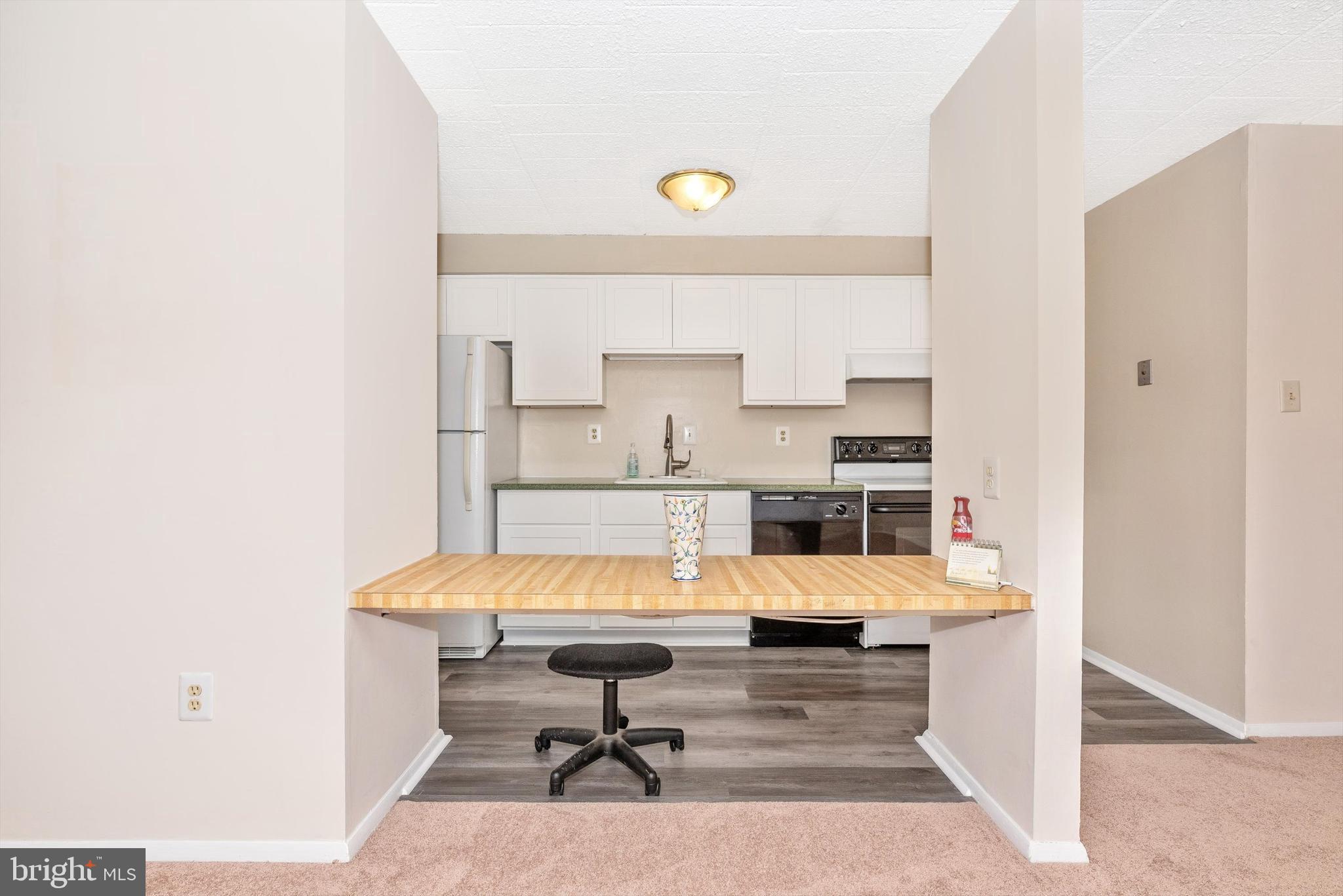 995 Heather Ridge Drive, Unit 4B Frederick, MD 21702 - Photo 11 of 33 Kitchen