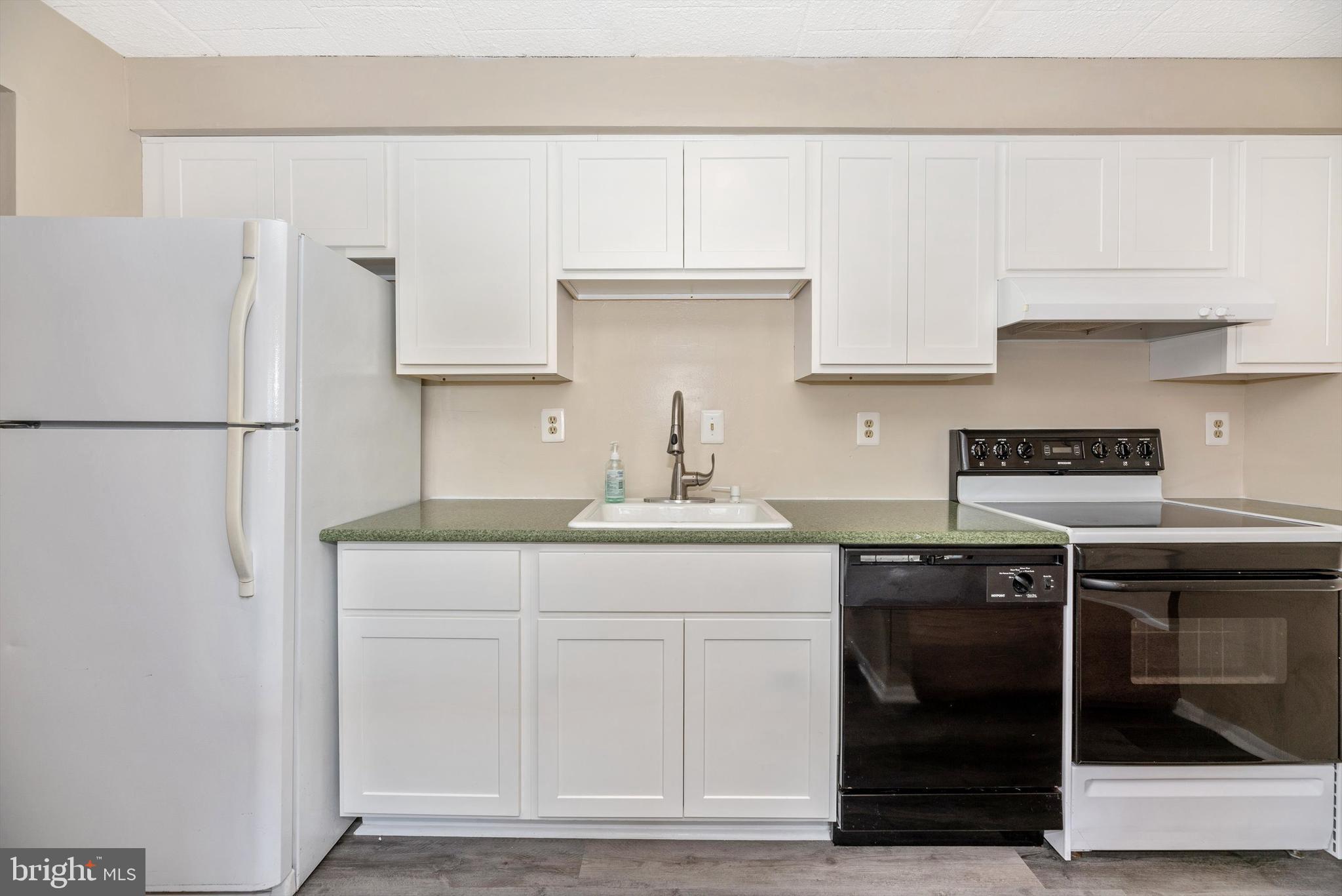 995 Heather Ridge Drive, Unit 4B Frederick, MD 21702 - Photo 12 of 33 Kitchen