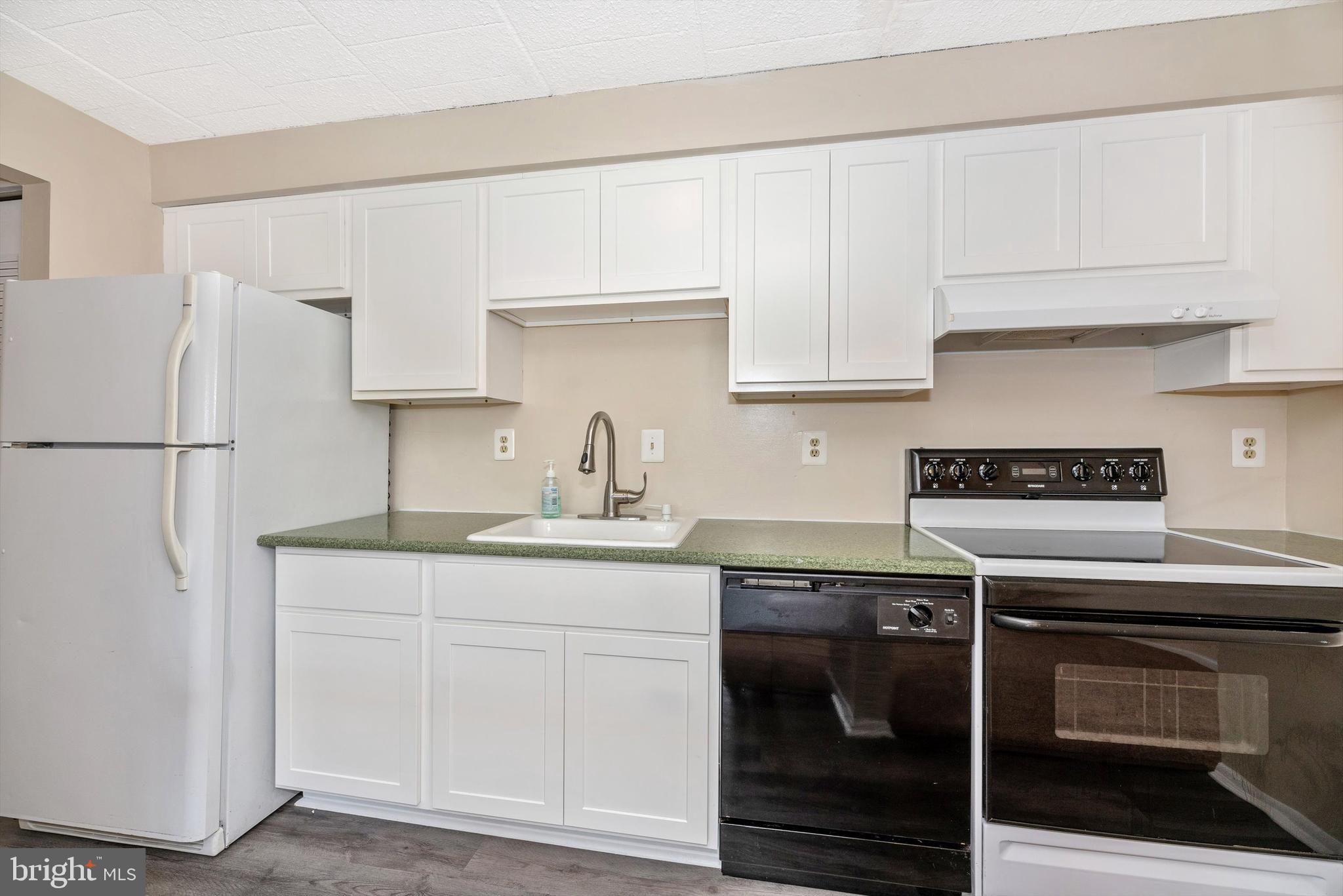 995 Heather Ridge Drive, Unit 4B Frederick, MD 21702 - Photo 13 of 33 Kitchen