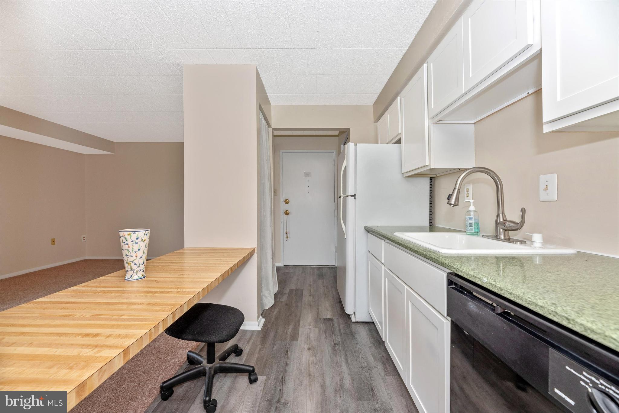 995 Heather Ridge Drive, Unit 4B Frederick, MD 21702 - Photo 16 of 33 Kitchen