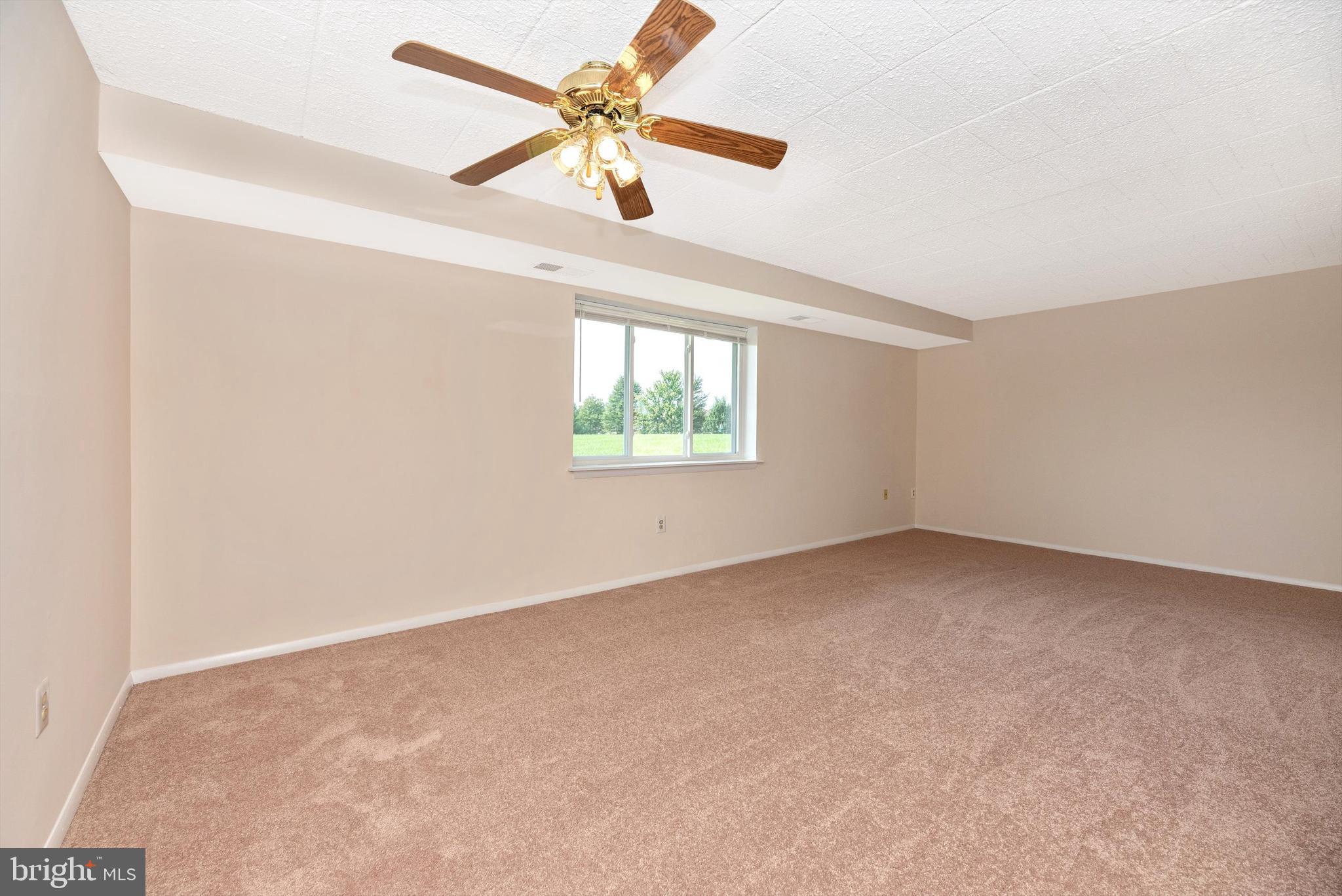 995 Heather Ridge Drive, Unit 4B Frederick, MD 21702 - Photo 6 of 33 Living Room