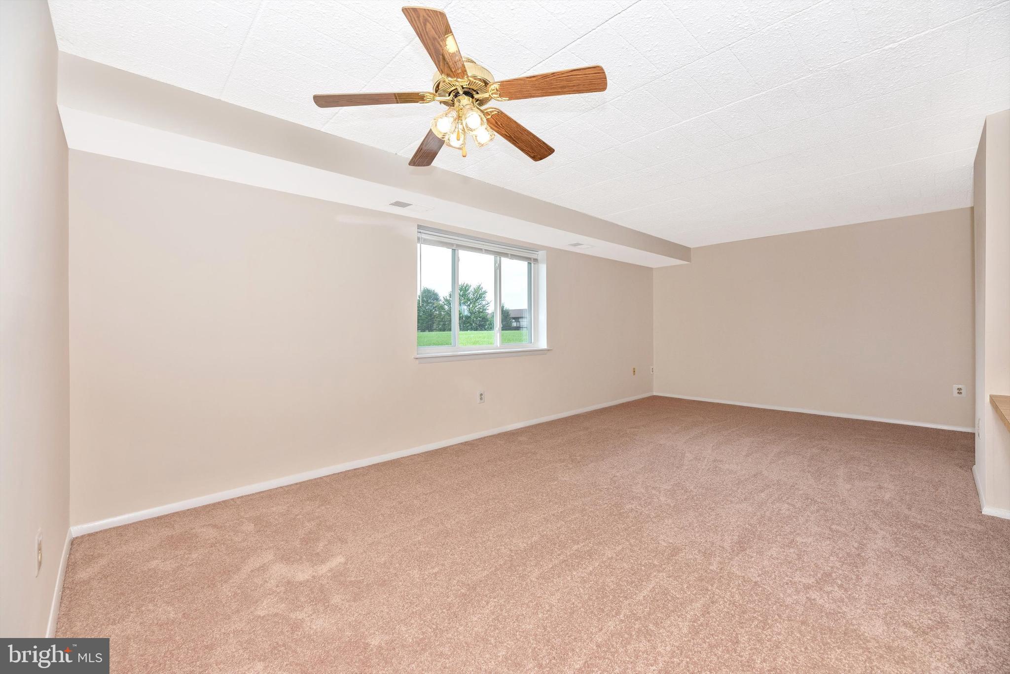 995 Heather Ridge Drive, Unit 4B Frederick, MD 21702 - Photo 7 of 33 Living Room