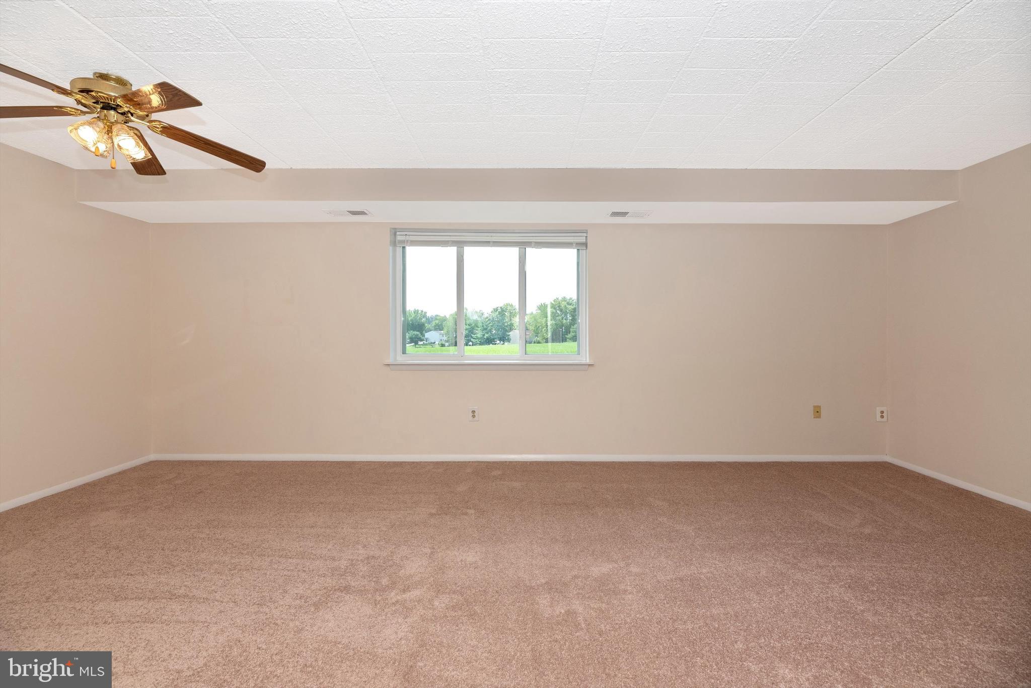 995 Heather Ridge Drive, Unit 4B Frederick, MD 21702 - Photo 8 of 33 Living Room