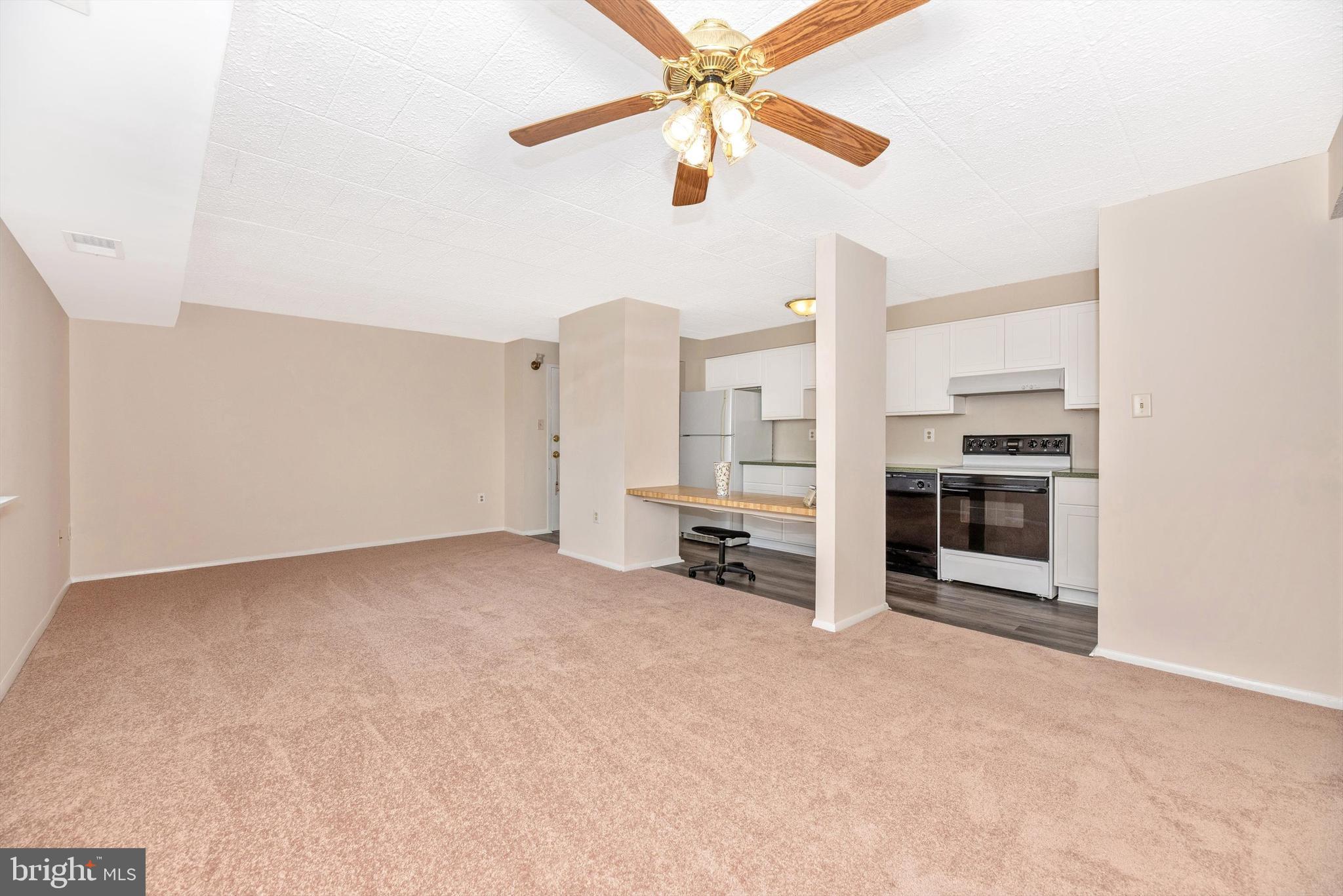 995 Heather Ridge Drive, Unit 4B Frederick, MD 21702 - Photo 9 of 33 Living Room