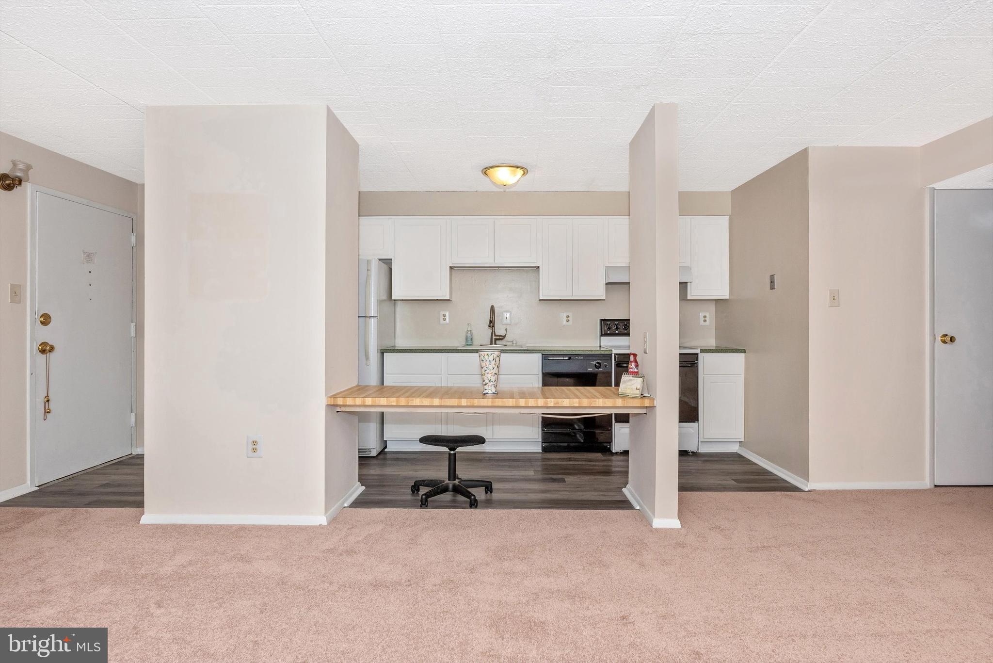 995 Heather Ridge Drive, Unit 4B Frederick, MD 21702 - Photo 10 of 33 Kitchen