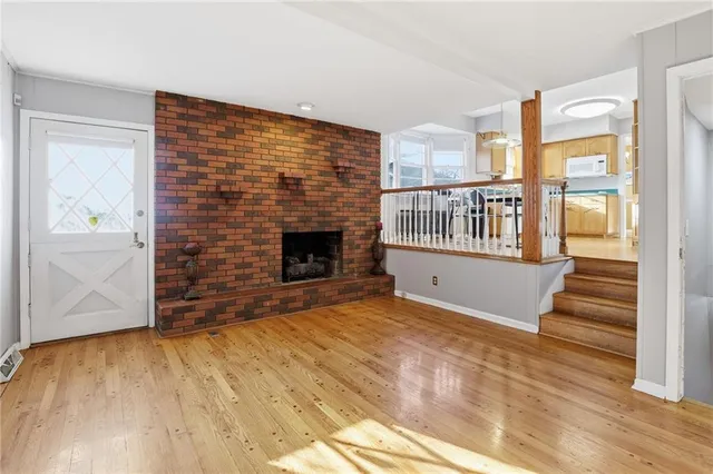 $350,000 | 107 West 104th Street, Kansas City, MO 64114