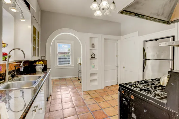 $1,800 | 5221 Mulford Street, Houston, TX 77023