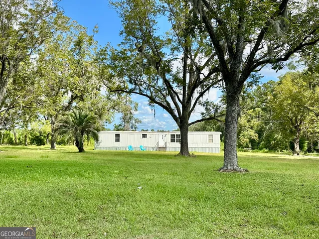 a view of yard with tree and green space