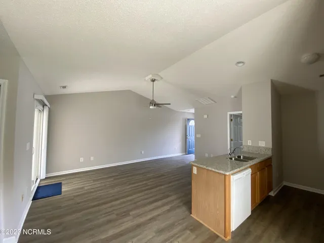 $1,400 | 4227 Elizabeth Avenue, New Bern, NC 28562