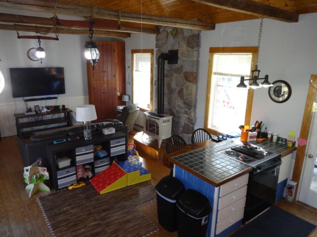 15 Weir Road Bernard, ME 04612 - Photo 5 of 30 int2