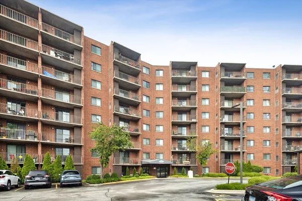 $280,000 | 1 Bloomingdale Place, Unit 502, Bloomingdale, IL 60108