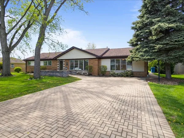 $412,400 | 12524 71st Court, Palos Heights, IL 60463