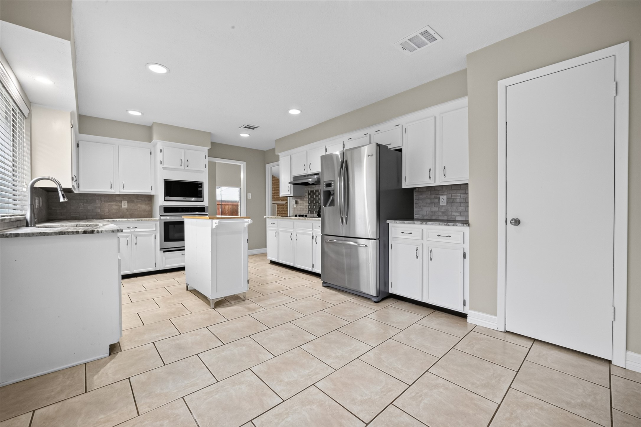 6122 Sanford Road Houston, TX 77096 - Photo 15 of 49