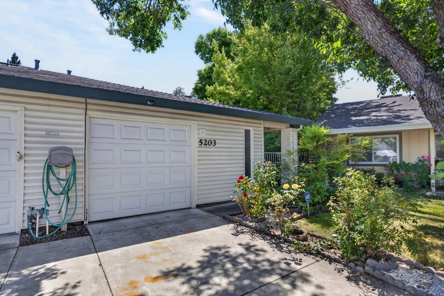 5201 Shereen Court Sacramento, CA 95841 - Photo 4 of 69