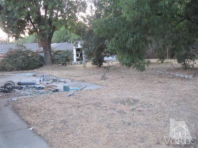 4347 Apricot Road Simi Valley, CA 93063 - Photo 18 of 19 a view of a yard with a tree