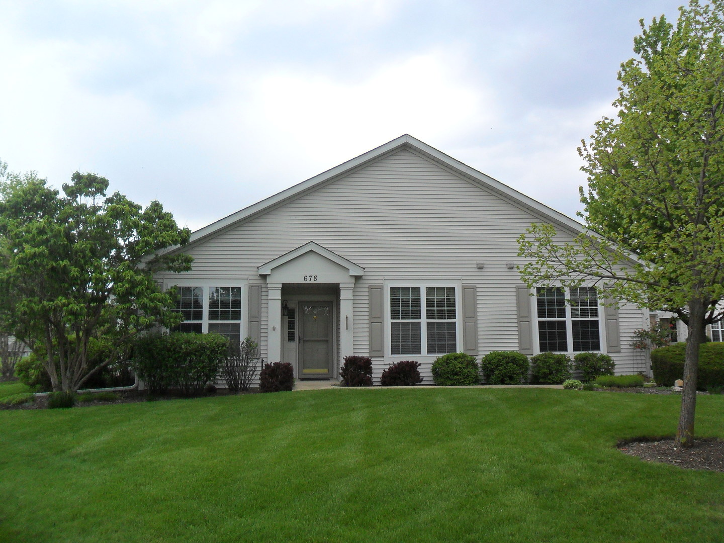 678 Cadillac Circle Romeoville, IL 60446 - Photo 1 of 19 a view of a house with backyard and garden
