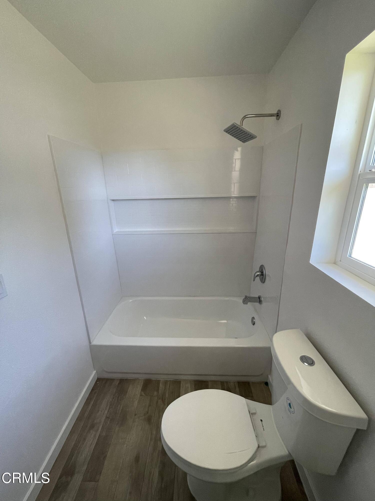 3042 Concord Drive, Unit 34 Oxnard, CA 93033 - Photo 6 of 8 a bathroom with a toilet and a bathtub