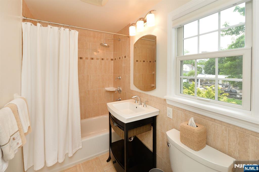 418 Burlington Road Paramus, NJ 07652 - Photo 29 of 30