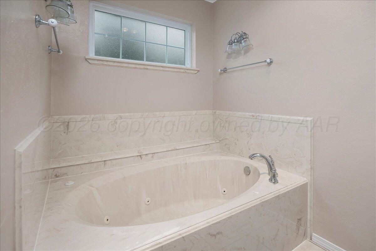 3529 Cinderella Lane Amarillo, TX 79121 - Photo 20 of 30 20-Primary Bath