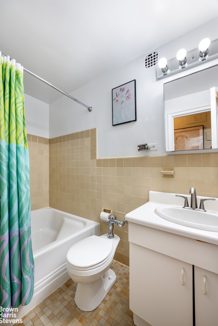 140 Riverside Drive, Unit 10J Manhattan, NY 10024 - Photo 11 of 17