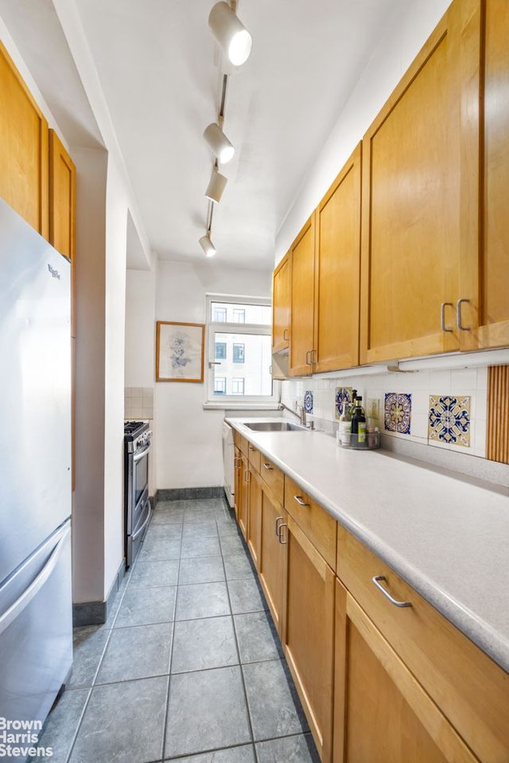 140 Riverside Drive, Unit 10J Manhattan, NY 10024 - Photo 5 of 17