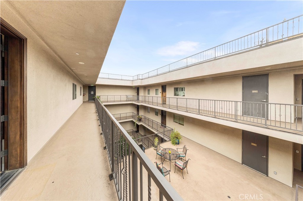 11218 Camarillo Street, Unit 404 Toluca Lake, CA 91602 - Photo 13 of 53