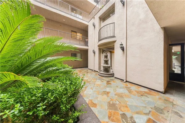 $4,850 | 11218 Camarillo Street, Unit 404, Toluca Lake, CA 91602