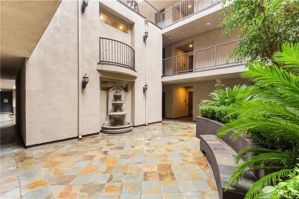 $4,850 | 11218 Camarillo Street, Unit 404, Toluca Lake, CA 91602
