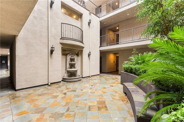 $4,950 | 11218 Camarillo Street, Unit 404, Toluca Lake, CA 91602