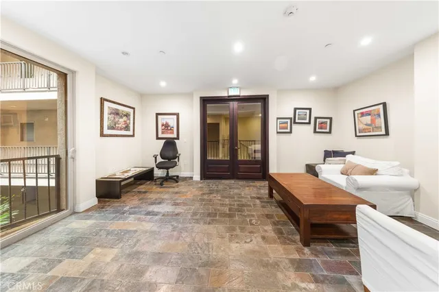 $4,950 | 11218 Camarillo Street, Unit 404, Toluca Lake, CA 91602