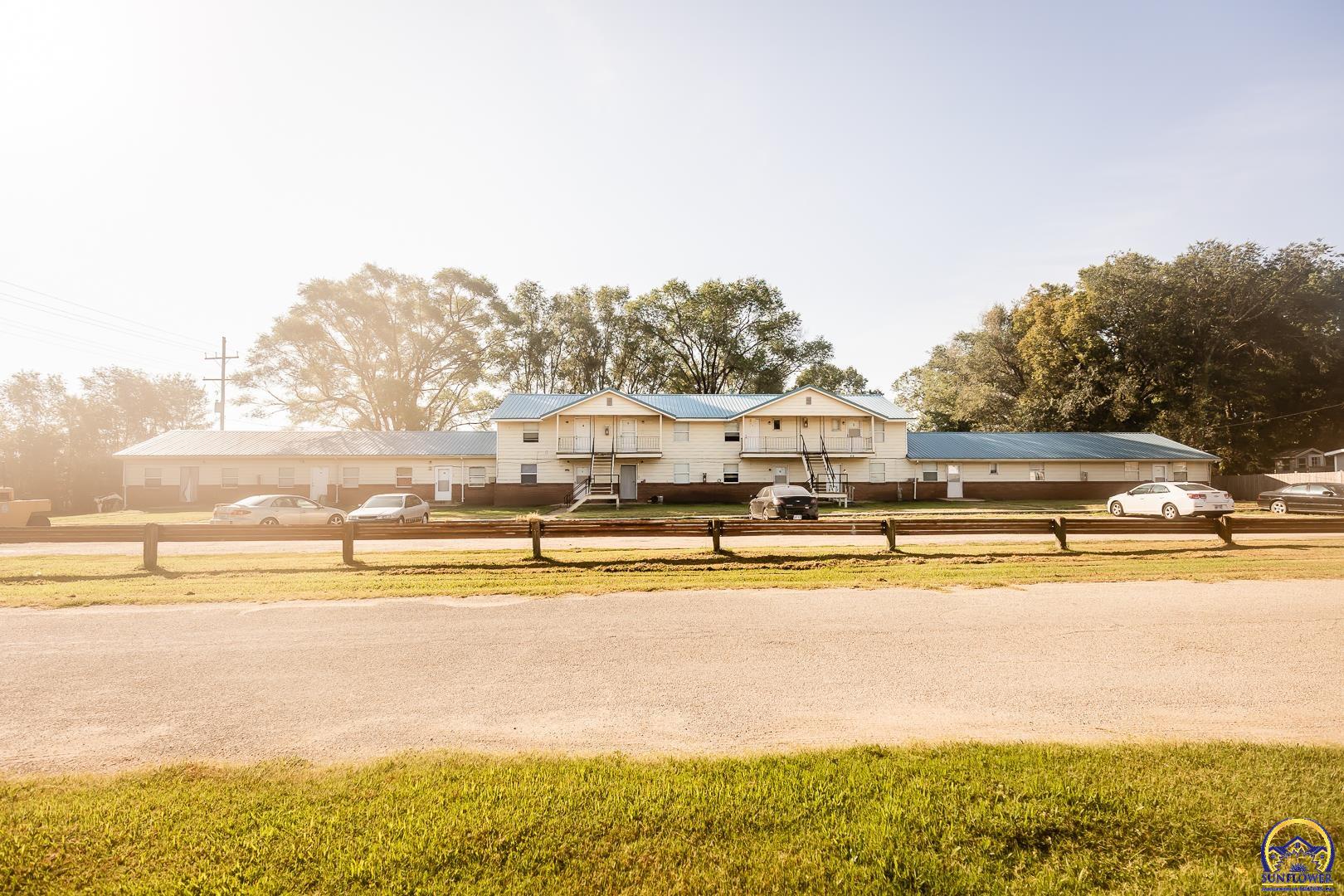 104 10th Street Ogden, KS 66517 - Photo 2 of 29
