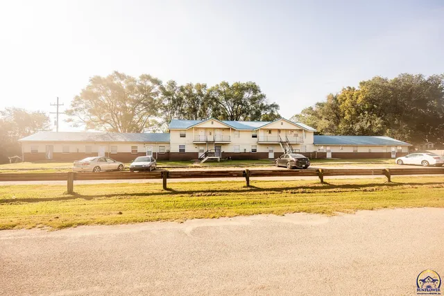 $624,560 | 104 10th Street, Ogden, KS 66517