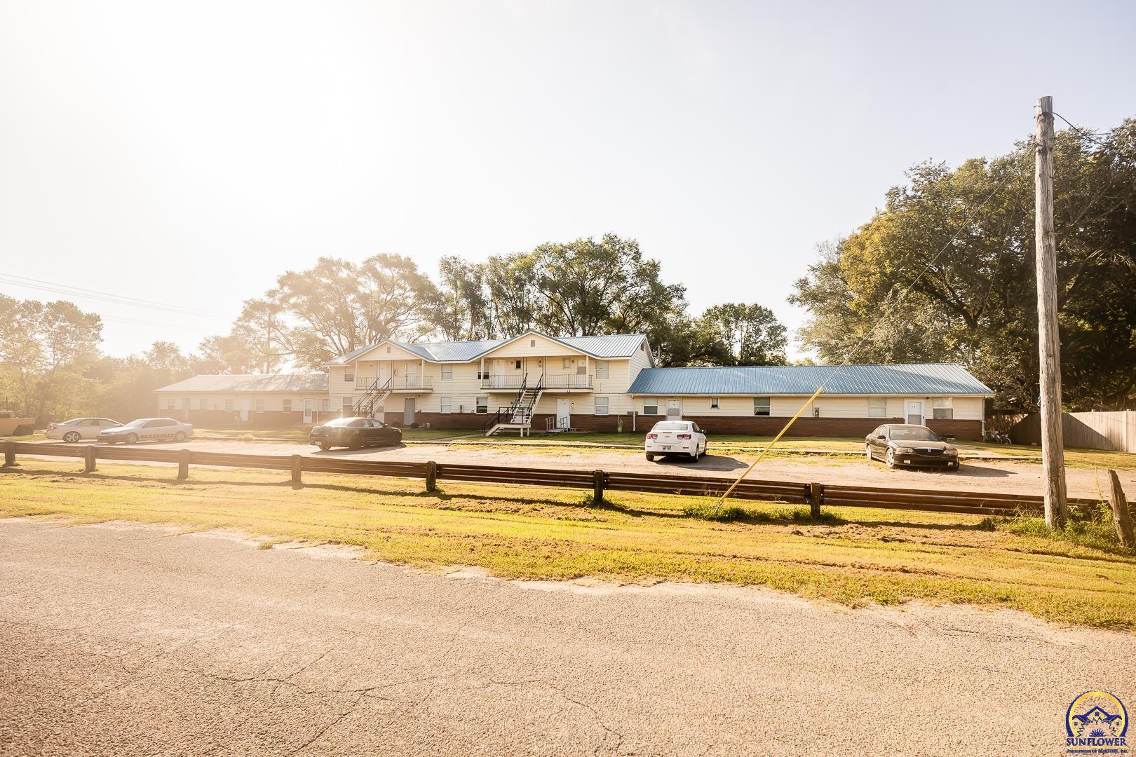 104 10th Street Ogden, KS 66517 - Photo 5 of 29