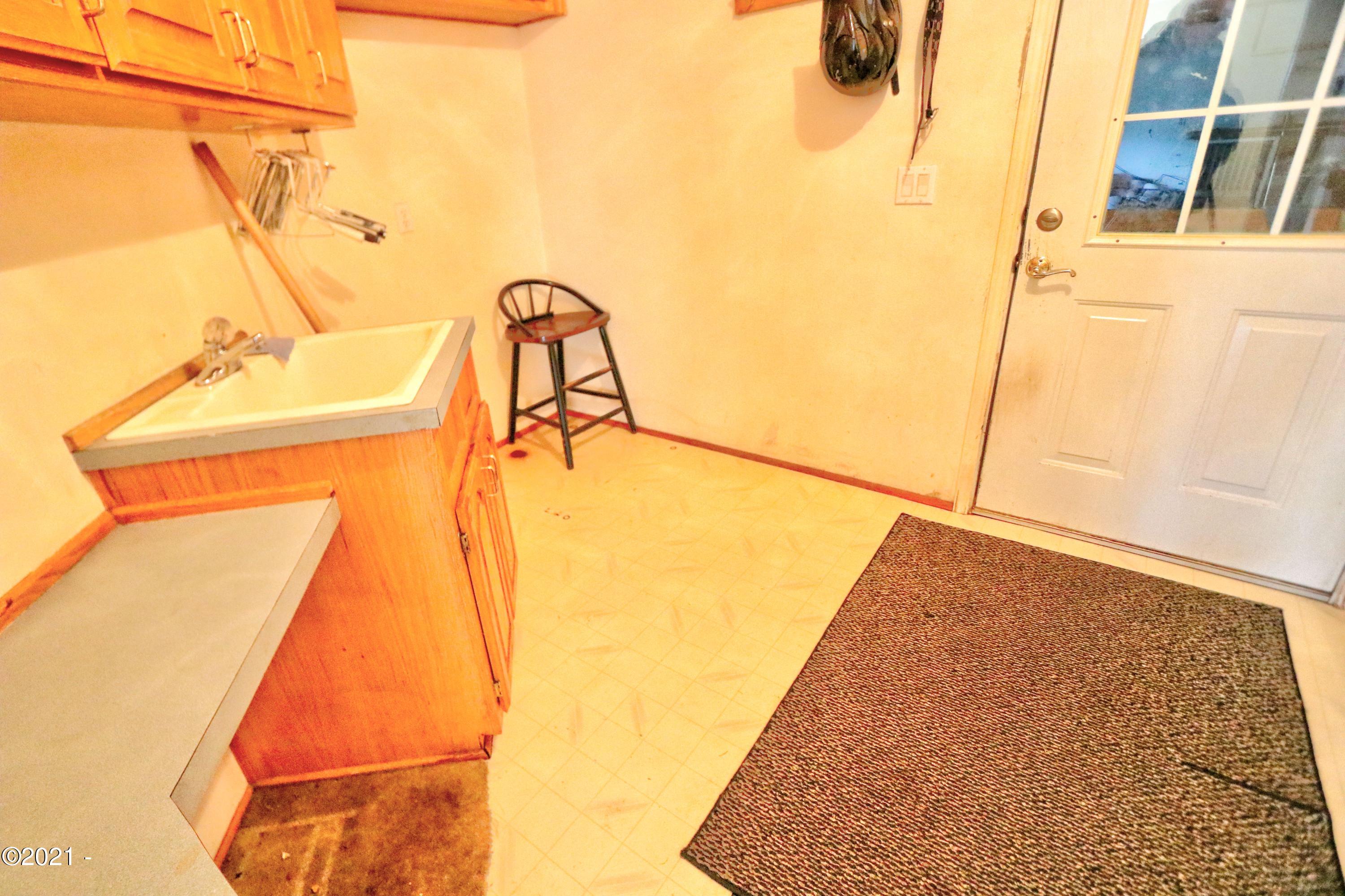 391 Sams Creek Road Logsden, OR 97357 - Photo 24 of 37 Laundry