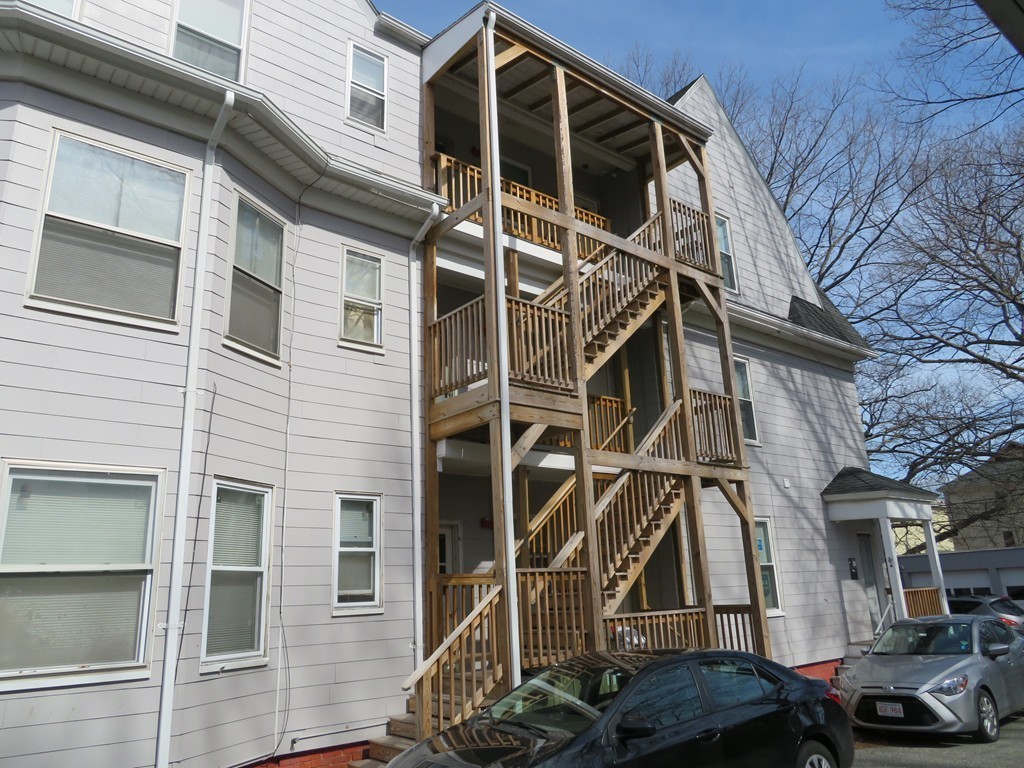78 Downing Street Worcester, MA 01610 - Photo 4 of 29