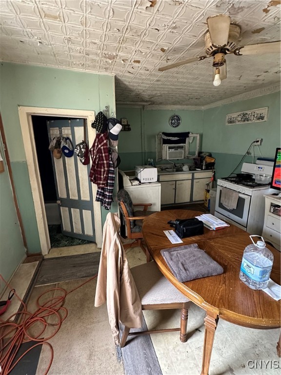 707 Wolf Street Syracuse, NY 13208 - Photo 10 of 25 1st floor kitchen