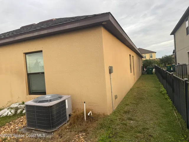 a house view with a outdoor space