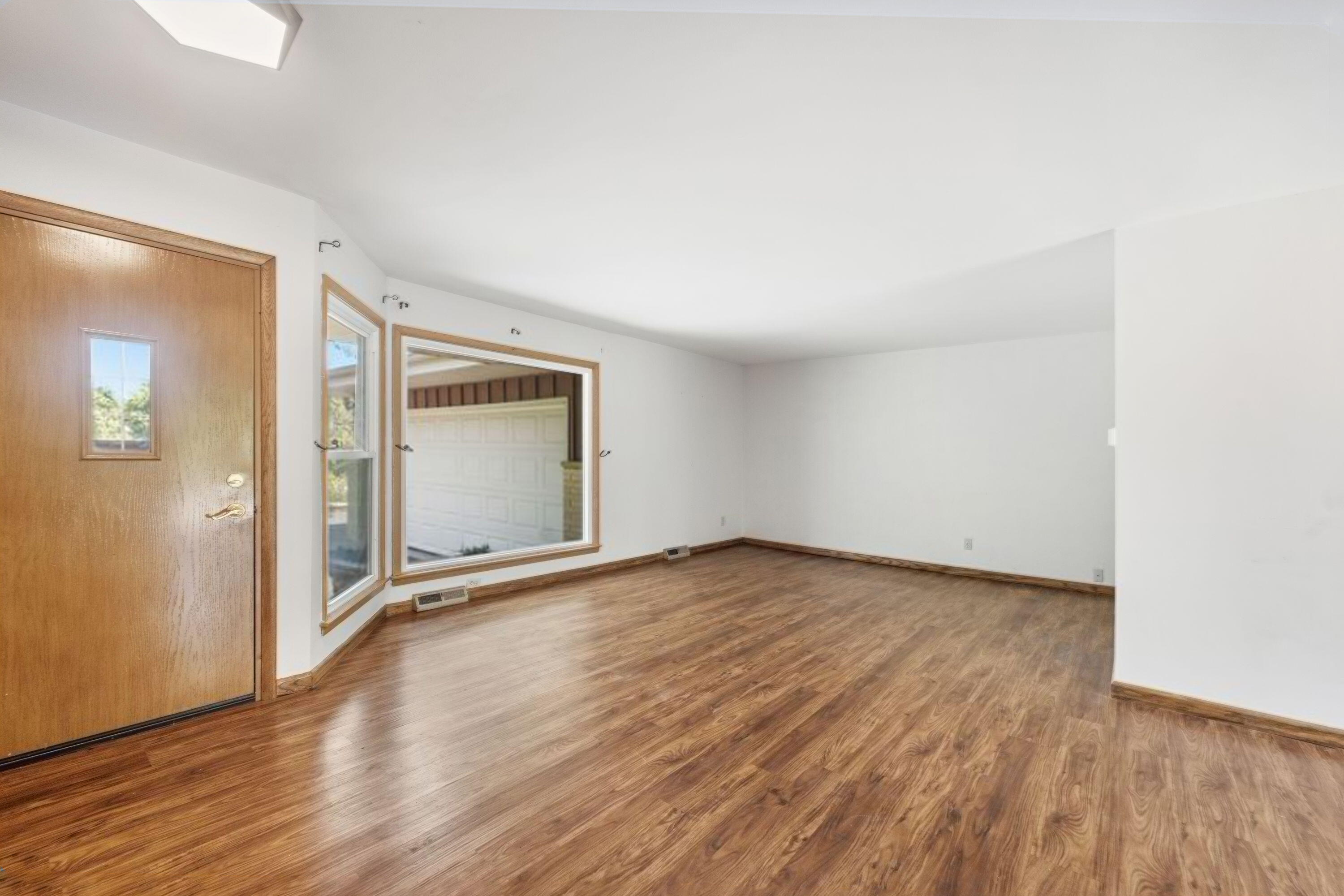 11801 West Appleton Avenue Milwaukee, WI 53224 - Photo 2 of 26 Living room v1