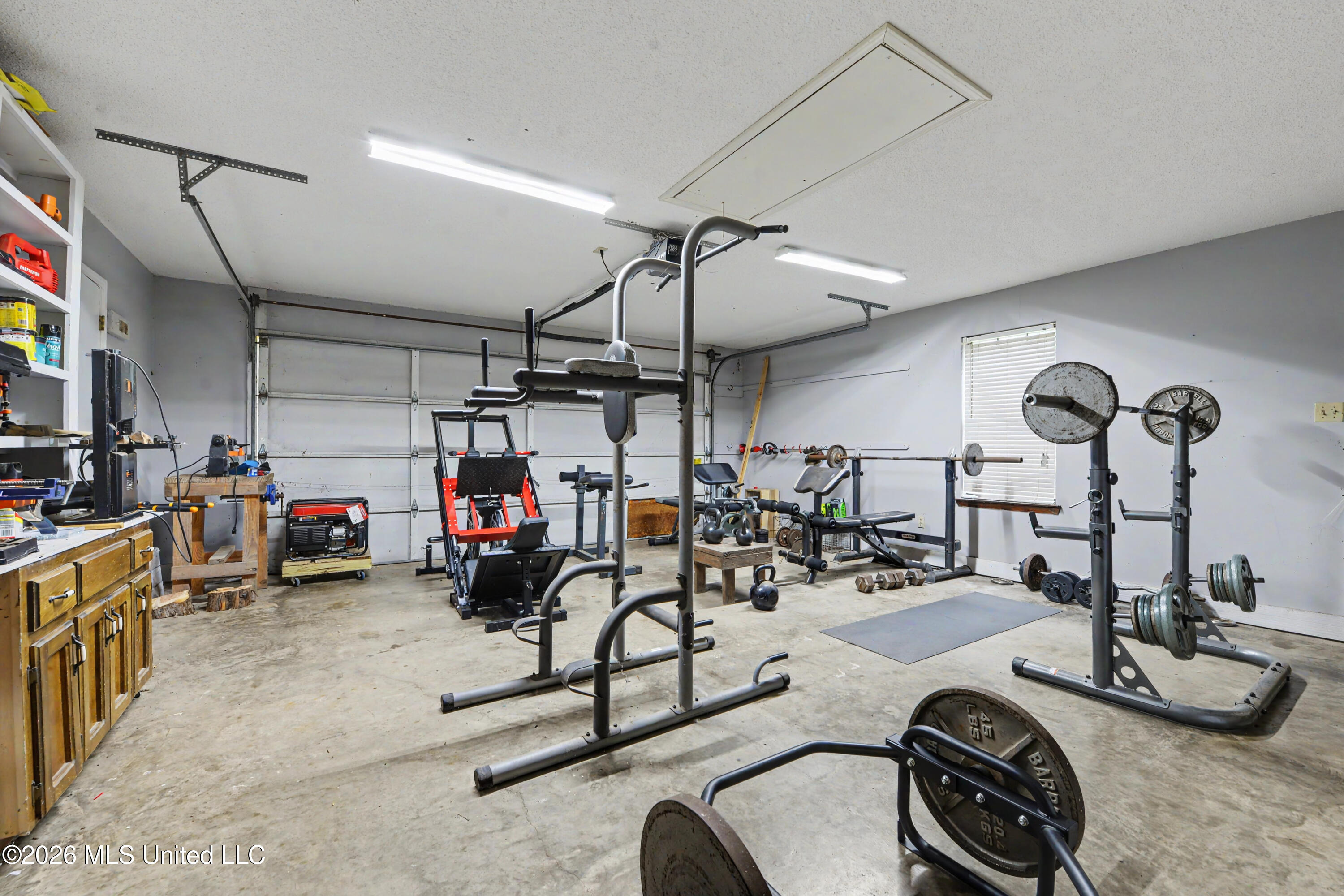 7321 Caraway Road Moss Point, MS 39562 - Photo 21 of 27 Garage