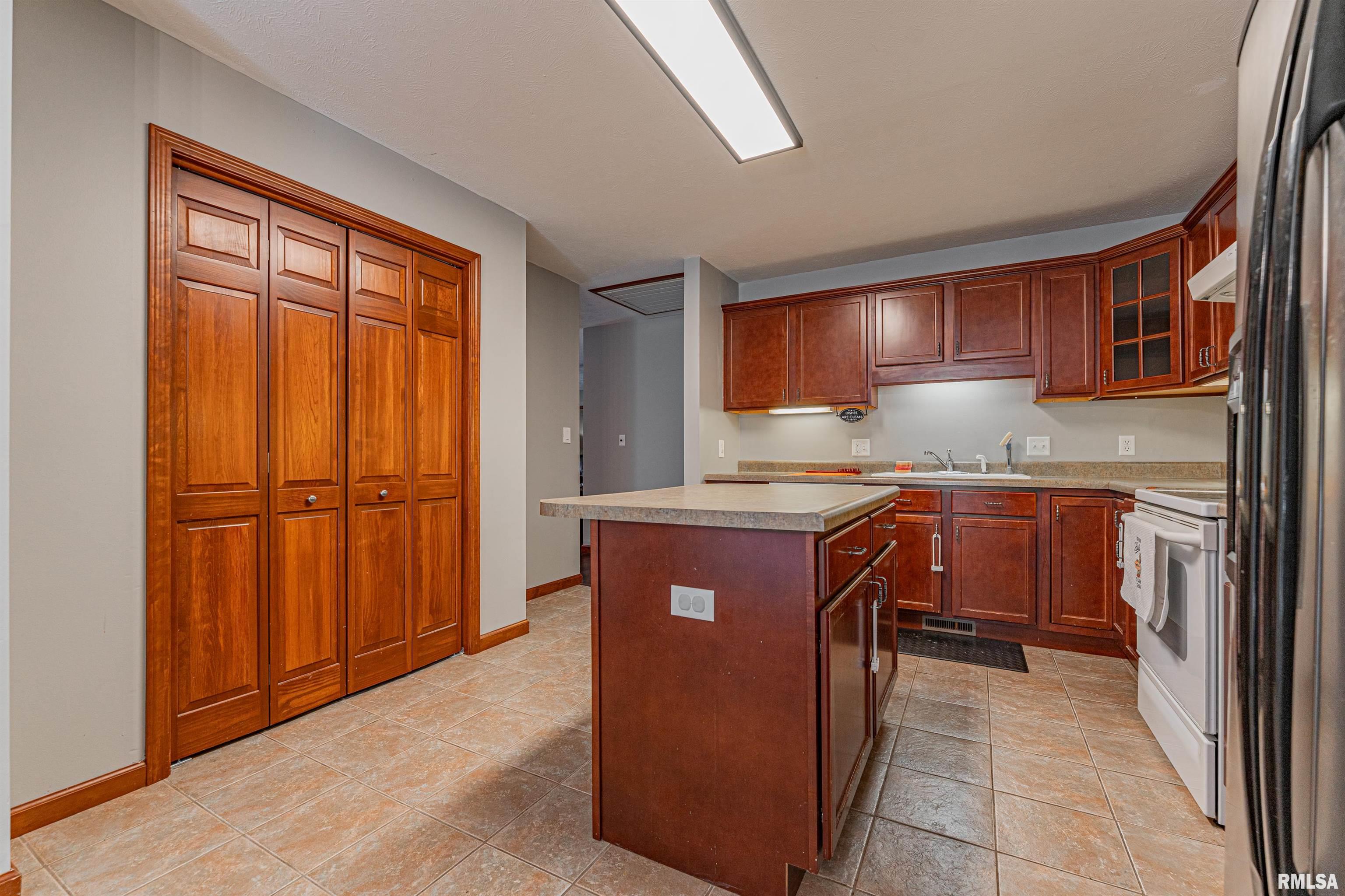 3610 Troon Drive Springfield, IL 62712 - Photo 7 of 30 Gallery Image 7