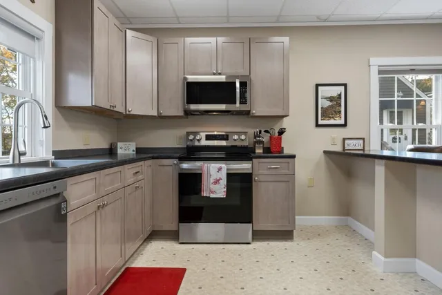 $550,000 | 43 Oak Street, Boothbay Harbor, ME 04538