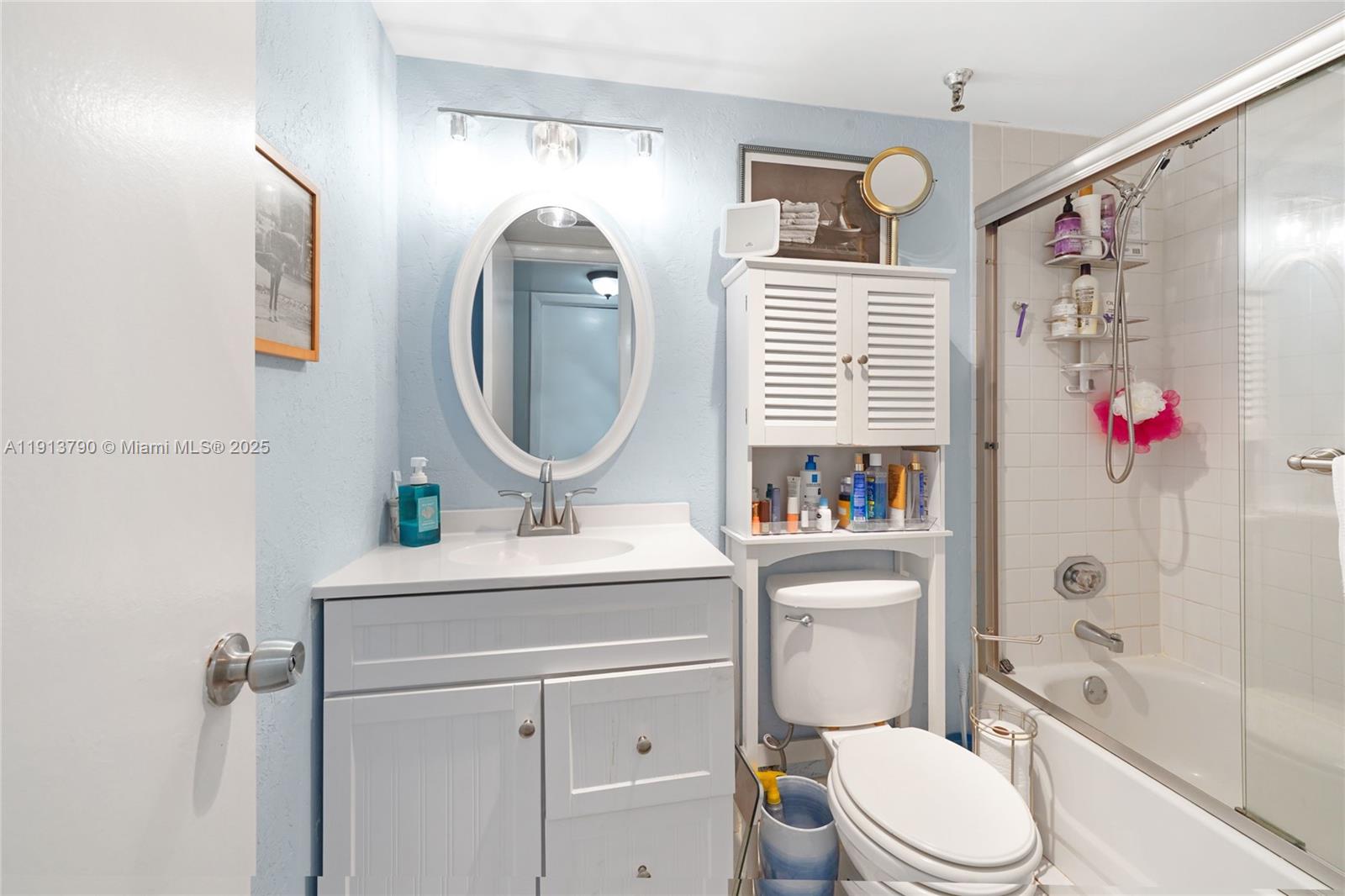 2430 DC Country Club Boulevard, Unit 6092 Deerfield Beach, FL 33442 - Photo 15 of 32 a bathroom with a toilet sink vanity tub and mirror