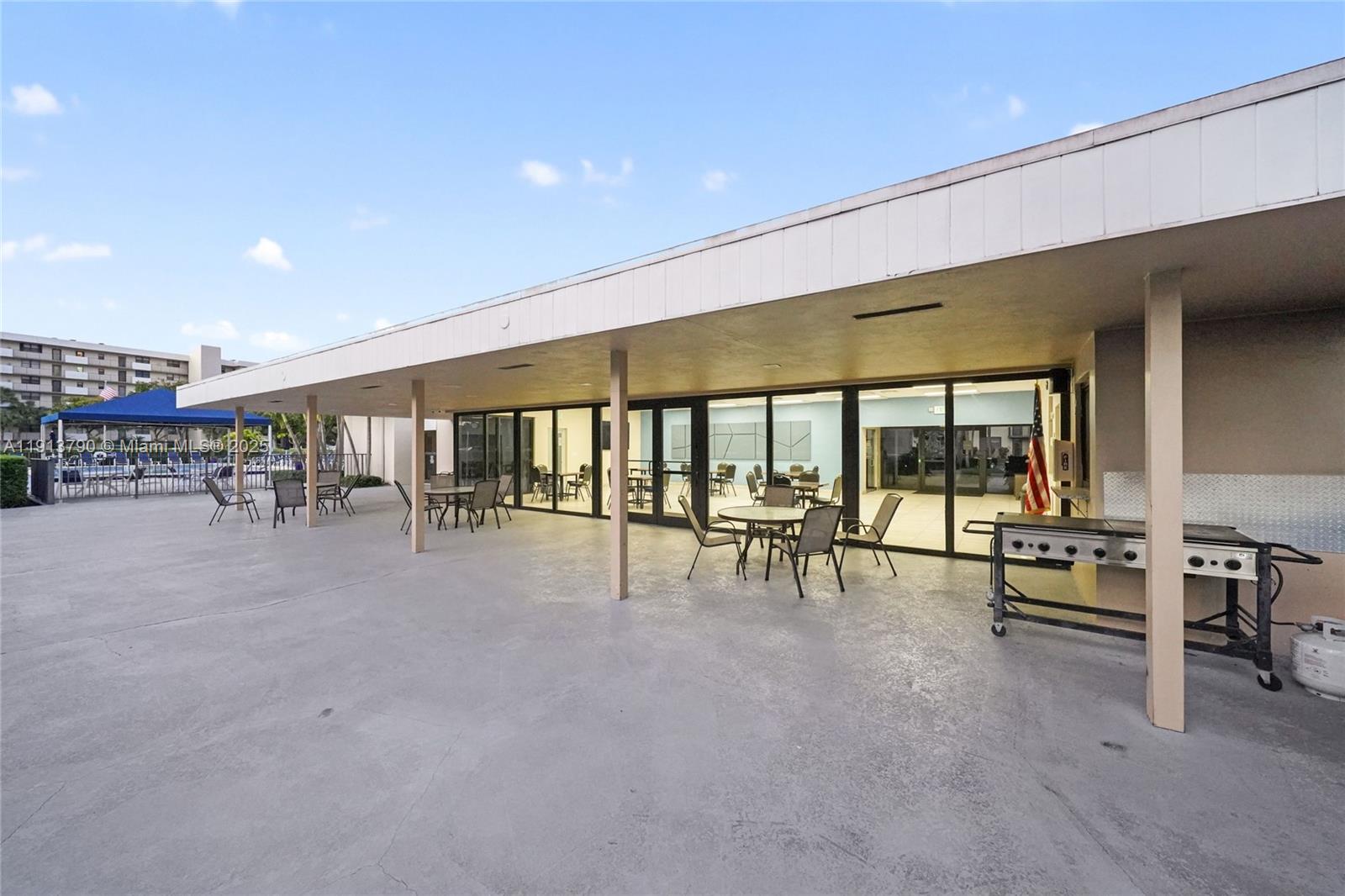 2430 DC Country Club Boulevard, Unit 6092 Deerfield Beach, FL 33442 - Photo 19 of 32 a living room with furniture and a table