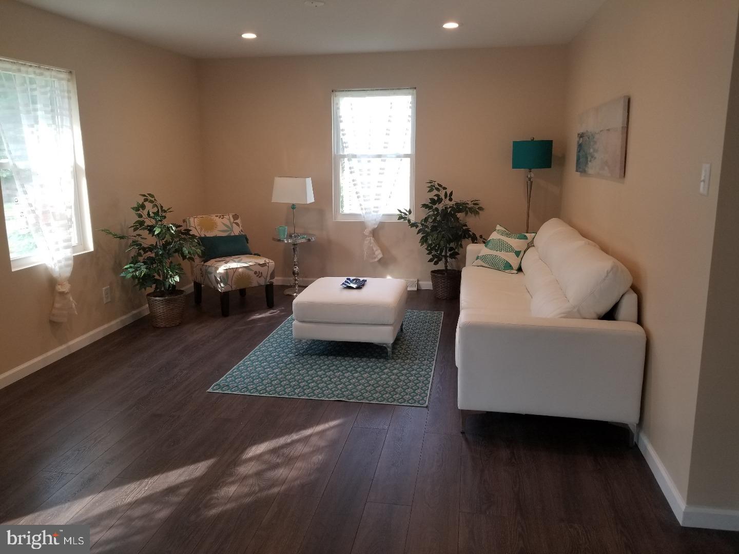 7 Willingboro Road Sewell, NJ 08080 - Photo 3 of 23 Living Room