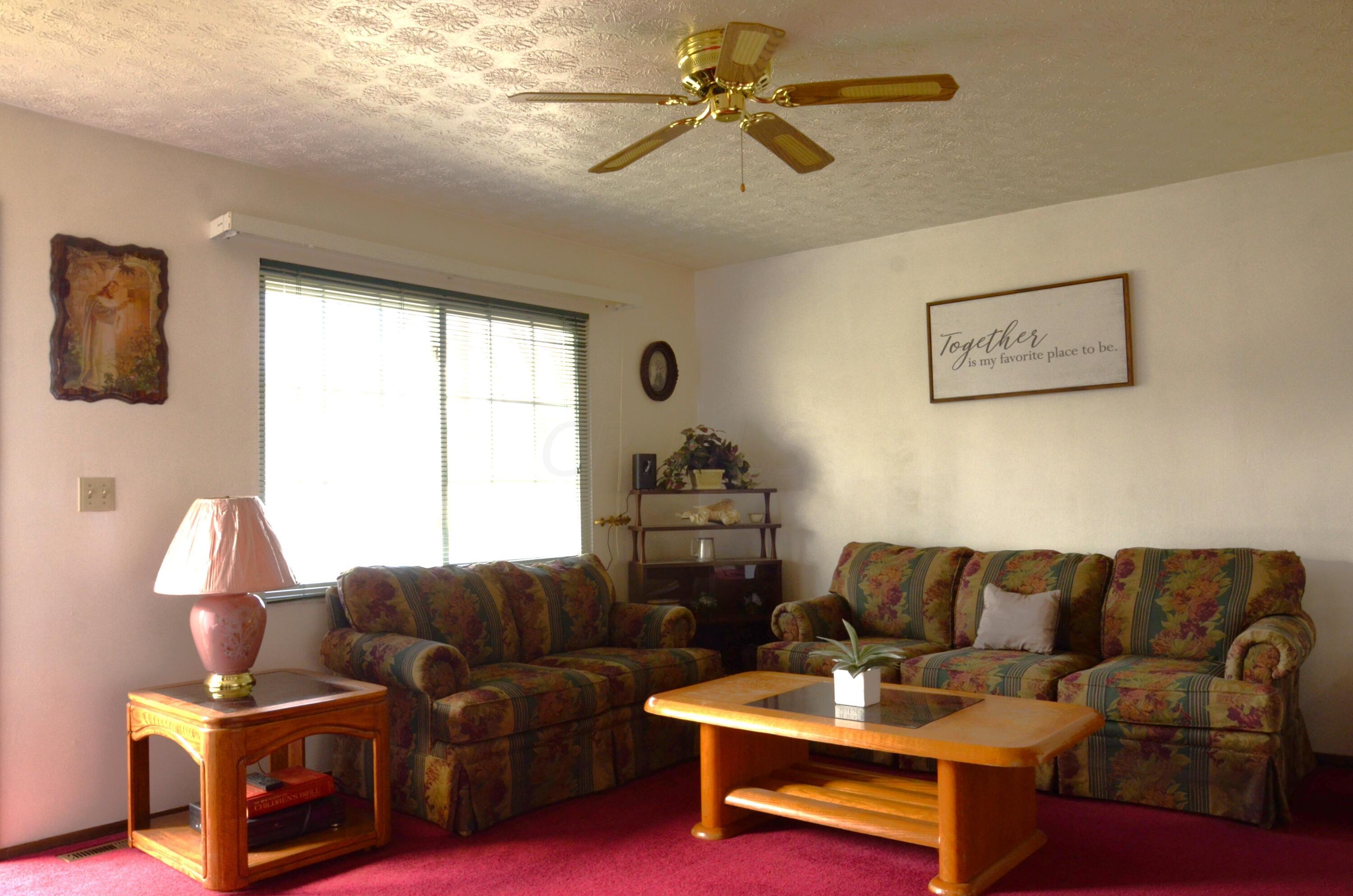 3288 Everson Road East Columbus, OH 43232 - Photo 3 of 23 Living Rm