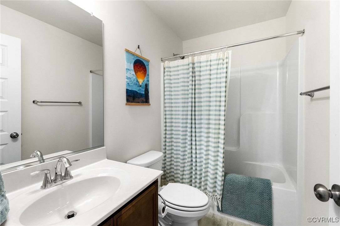 7817 Old Guild Road North Chesterfield, VA 23237 - Photo 21 of 44 Upstairs' 2nd full bath located in the hallway bet