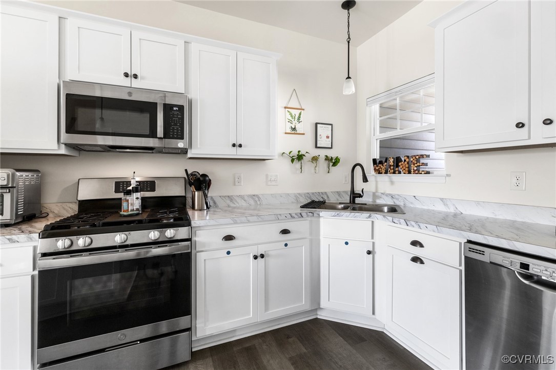 7817 Old Guild Road North Chesterfield, VA 23237 - Photo 10 of 44 Stainless steel appliances and dble sink underneat