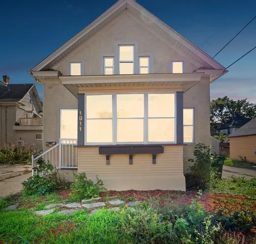 $249,900 | 1911 East 35th Street, Minneapolis, MN 55407