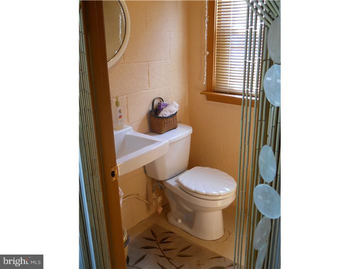 11708 Colman Road Philadelphia, PA 19154 - Photo 14 of 19 Bathroom