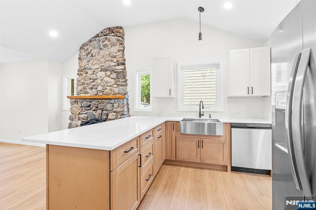 39 Old Road Ringwood, NJ 07456 - Photo 9 of 27